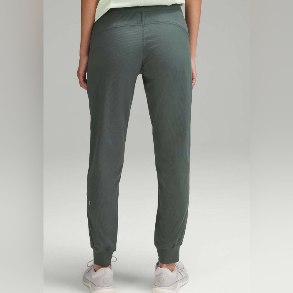 Lululemon Dance Studio Mid-Rise Jogger *Full Length
Dark Forest size 4 - Picture 4 of 13